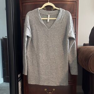 Athleta Heather Gray V-Neck Sweater Tunic